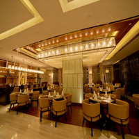 Lustre rectangulaire moderne de luxe en cristal avec globes en verre pour hôtel, restaurant et hall d'entrée