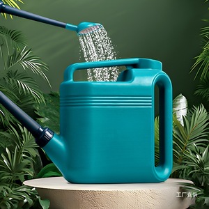 Regadera de 8L de plástico duradero con boquilla larga para jardinería - Product Image 4