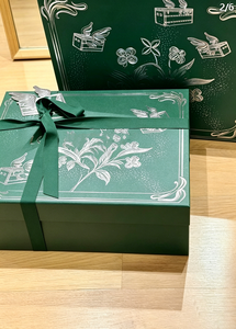 Sac cadeau élégant en papier vert foncé avec estampage à chaud argenté et motif floral, sac <span class=keywords><strong>de</strong></span> luxe pour boutique <span class=keywords><strong>de</strong></span> vêtements, cosmétiques, cadeaux, sac <span class=keywords><strong>de</strong></span> transport - Product Image 2
