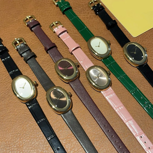 2025 nouvelle montre à Quartz <span class=keywords><strong>de</strong></span> Style Vintage pour les femmes 20mm bracelet en cuir 40mm ovale chiffres romains forme irrégulière à la mode affaires - Product Image 2