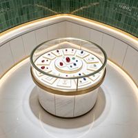 Vitrine à bijoux personnalisée en verre avec éclairage LED, comptoir d'exposition, armoire de vente au détail stratifiée et durable pour l'exposition en magasin