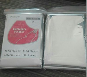 ผ้าห่มเอาชีวิตรอดด้วยความร้อนกันน้ำสำหรับกลางแจ้งสำหรับการปีนเขาและการผจญภัย - Product Image 5