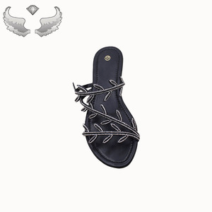 Sandales plates de plage tendance pour femmes, sandales d'été simples et confortables avec perles et cristaux, pantoufles pour femmes, marque privée - Product Image 5