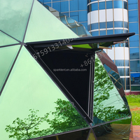 Chambre d'hôtel de luxe Dôme en verre géodésique de forme triangulaire Maison en camping
