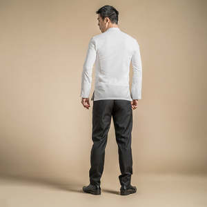 Veste <span class=keywords><strong>de</strong></span> <span class=keywords><strong>chef</strong></span> hybride tissée légère et respirante pour utilisation en restaurant Impression en relief personnalisable Service OEM pour la marque - Product Image 3
