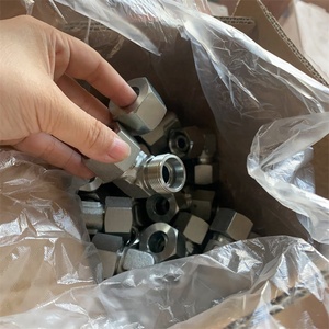 Adaptador de Manguera de Acero Giratorio EW16SCF, Conexión Codo Métrica EO, Tubo de 16 mm x M24 - Product Image 3