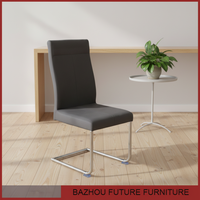 Chaise de salle à manger en PU avec cadre chromé et pieds en forme d'arc 2026 pour salon