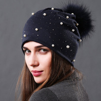 Bonnet d'hiver chaud en polyester avec pompon en fourrure pour femmes Bonnet léger à double couche avec perles artificielles