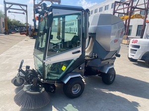 Barredora diésel confiable de servicio pesado Solución de limpieza de gran capacidad para áreas urbanas de alto tráfico con componente de motor central - Product Image 4