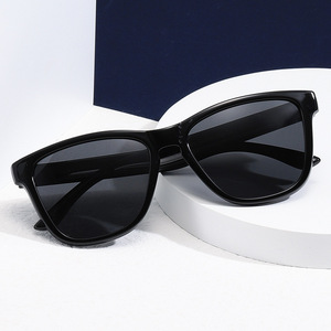 Gafas de Sol Retro Unisex con Protección UV400, Venta al Por Mayor de Fábrica, Lentes Polarizadas con Revestimiento de PC, Material TAC para Senderismo y Pesca - Product Image 4