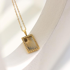Collar con Colgante Rectangular de Carta del Tarot, Chapado en Oro de 18K, Joyería de Acero Inoxidable, Colgante de Nube Celestial, Luna y Rayos de Sol - Product Image 4
