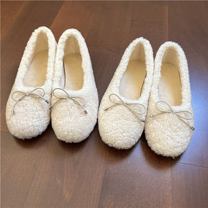 Zapatos Planos de Piel de Oveja Rizada para Mujer - Product Image 2