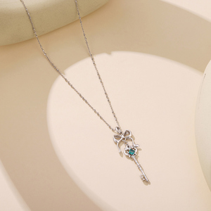 Collier pendentif clé plaqué argent avec breloque nœud en zircon cubique bleu, chaîne en alliage pour femme, bijoux à porter au quotidien - Product Image 2