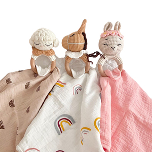 Vente en gros de serviettes de couchage douces <span class=keywords><strong>pour</strong></span> enfants couvertures de sécurité super douces <span class=keywords><strong>pour</strong></span> bébé avec têtes de hochet d'animaux au crochet <span class=keywords><strong>pour</strong></span> nouveau-né - Product Image 1