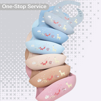 Vente en gros de bavoirs en silicone pour bébés avec dessins animés bavoirs en silicone de haute qualité sans BPA de qualité alimentaire
