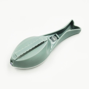 Manual fish scaler, fish scaler with lid, <b>kitchen</b> fish scale <b>scraper</b>, household plastic fish scale brush, small tool. - Product Image 4