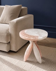 Table d'appoint en résine haut de gamme, faite à la main, décorative, meuble d'appoint moderne, design de plateau unique pour salon et chambre à coucher - Product Image 5