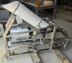 Factory Price Stainless Steel Fresh Coconuts Water Extracting Extraction Coconut <b>Splitting</b> <b>Machine</b> - Product Image 6