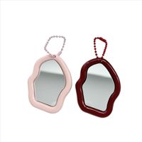 Miroir de maquillage en acrylique ondulé irrégulier, porte-clés, miroir cosmétique portable, breloque de sac avec chaîne perlée pour la décoration de sac à main, cadeau