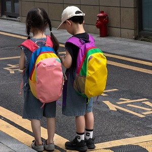 Nueva mochila infantil para exteriores, fresca y a la moda, con bloques de color, mochila de viaje ligera y moderna. - Product Image 1