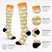 Chaussettes hautes à carreaux colorées pour femmes, chaussettes longues élastiques et douces, chaussettes élégantes à motif à carreaux pour un usage quotidien et le sport
