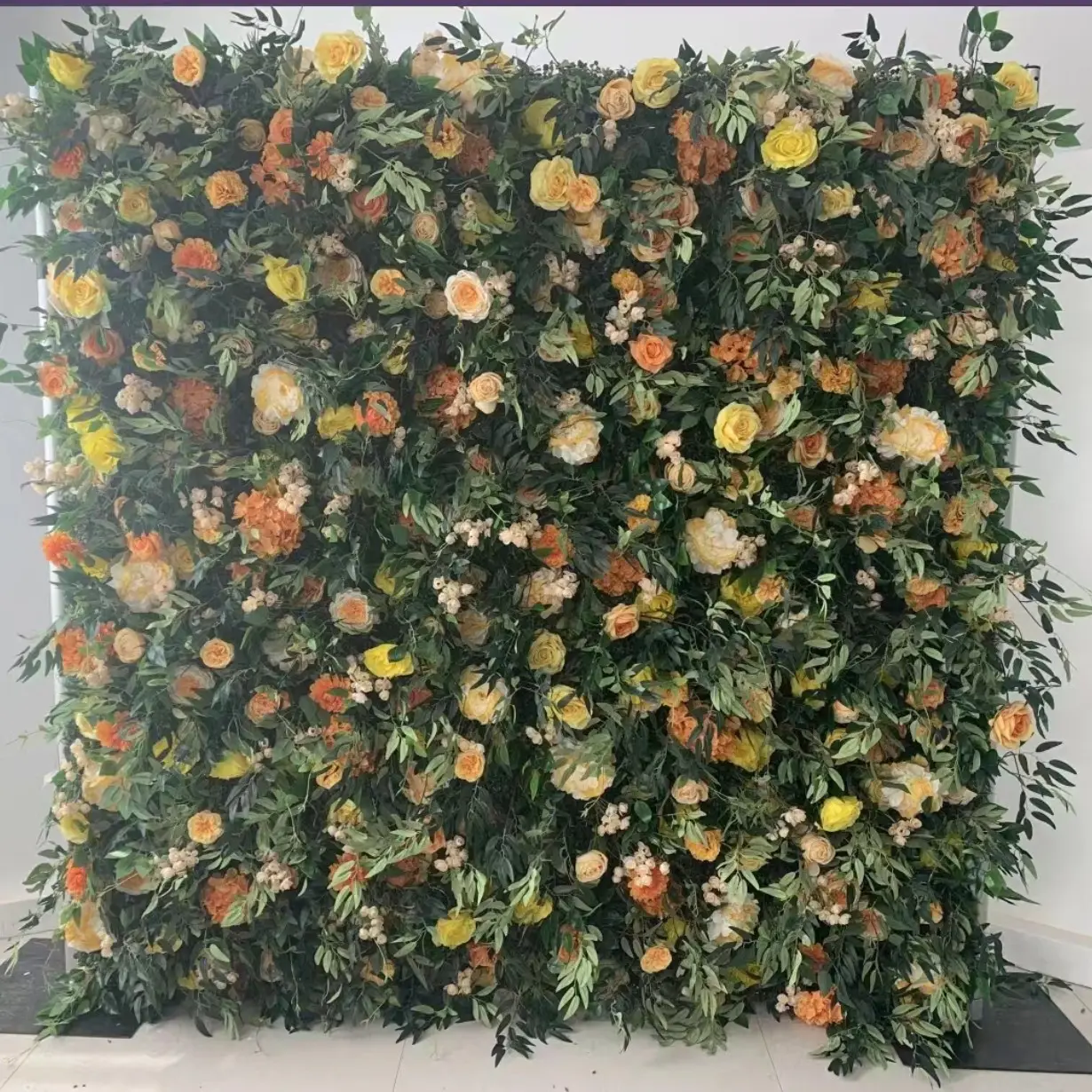 एस रोल अप कपड़े कपड़ा पृष्ठभूमि अशुद्ध हरी पत्तियों उष्णकटिबंधीय फूल दीवार रेशम कृत्रिम फूल दीवार के लिए शादी की सजावट