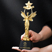 En stock Trophée en résine doré en forme d'ange Petite Statuette dorée