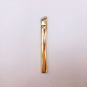 <span class=keywords><strong>Brocha</strong></span> <span class=keywords><strong>de</strong></span> maquillaje <span class=keywords><strong>de</strong></span> ojos al por mayor personalizada Mini brochas <span class=keywords><strong>de</strong></span> maquillaje <span class=keywords><strong>de</strong></span> <span class=keywords><strong>cejas</strong></span> veganas en ángulo ostentosas <span class=keywords><strong>de</strong></span> oro <span class=keywords><strong>brocha</strong></span> correctora - Product Image 4