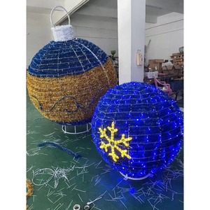 Arco de Luces LED 3D con Motivo de Bola de Navidad, Decoración Navideña Grande de Color Rojo para Exteriores, Fondo Navideño para Calle o Parque - Product Image 4