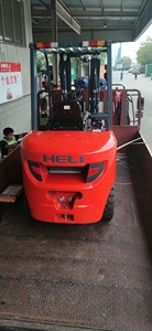 Carrelli Elevatori Diesel Heli con Capacità di Carico di <span class=keywords><strong>3</strong></span>,5 Tonnellate, Montante a <span class=keywords><strong>3</strong></span> Stadi, Sollevatore Idraulico con Posizionatore Forche per Movimentazione Container Portuale - Product Image 5