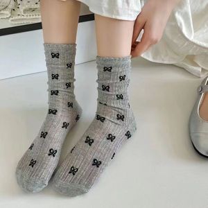 Chaussettes mi-mollet pour femmes, en coton, avec nœud et pois, respirantes, antidérapantes, anti-transpiration, style jeune - Product Image 3