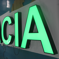 Enseigne en acrylique 3D illuminée par LED personnalisée YIJIAO, lettres d'enseigne de pharmacie pour la publicité en devanture de pharmacie