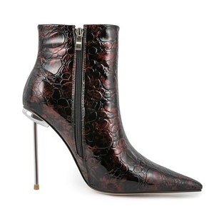 Botines de tacón alto de metal con estampado para mujer, talla grande 45, ajuste ancho, estilo stiletto, zapatos de vestir cortos - Product Image 5