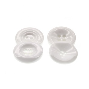 Bouton <span class=keywords><strong>de</strong></span> couture uniforme <span class=keywords><strong>de</strong></span> travail rond blanc Offre Spéciale <span class=keywords><strong>de</strong></span> résine pour l'uniforme d'infirmière <span class=keywords><strong>de</strong></span> <span class=keywords><strong>docteur</strong></span> <span class=keywords><strong>de</strong></span> chef - Product Image 3