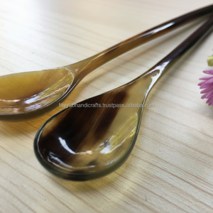 Cuerno natural Cuchara de hueso de cuerno de búfalo redonda pequeña hecha a mano en la India por Tayyab Handicraft - Product Image 1