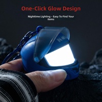 Porte-clés créatif lumineux en ABS pour casque de moto, pendentif tendance pour sac, ornement à suspendre, cadeau pour homme