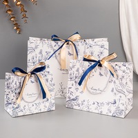 Sacs en papier kraft recyclé de luxe en gros avec impression de logo personnalisé, sacs cadeaux en stock, sacs à emporter pour la restauration rapide, sacs à poignée en ruban, sacs artisanaux pour bougies