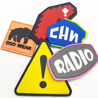 Logo en relief 3D personnalisé coloré découpé patchs en silicone en caoutchouc PVC étiquette patchs en caoutchouc pour vêtements