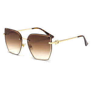 Lunettes de soleil pour femmes de style européen et américain sur mesure, monture dorée sans cadre, UV400 Classe 2, design tendance Instagram - Product Image 3