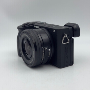 Appareil photo hybride <span class=keywords><strong>Sony</strong></span> <span class=keywords><strong>A6600</strong></span> d'occasion avec objectif 16-50, écran tactile, 24MP, vidéo 4K, état A+ - Product Image 1