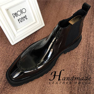 Zapatos de cuero de caña alta con suela gruesa, con exquisitos grabados, botas estilo británico Martin y botas Chelsea. - Product Image 4