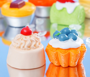 3D เค้กมัทฉะทรงเสน่ห์อาหารเรซินโรสตรอเบอรี่บลูเบอร์รี่ช็อคโกแลตทรงโดนัทดีไซน์แบบผสมสี - Product Image 6