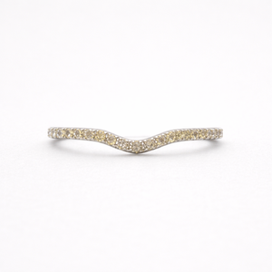 Anillo de platino con diamantes de alta gama para mujer, accesorio de joyería fina con diseño atemporal para bodas, fiestas y aniversarios - Product Image 1