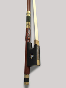 Accessoires d'instruments à cordes professionnel jouant archet de violon sculpté en ébène de <span class=keywords><strong>soie</strong></span> dorée en bois brésilien - Product Image 3