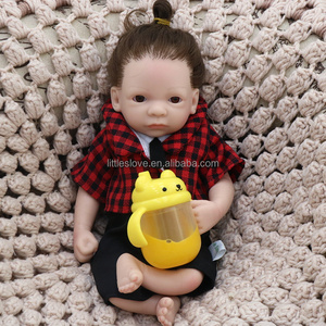 Nuevo estilo, muñeca <span class=keywords><strong>de</strong></span> <span class=keywords><strong>silicona</strong></span> en miniatura <span class=keywords><strong>de</strong></span> 11 pulgadas, muñeca <span class=keywords><strong>de</strong></span> moda realista <span class=keywords><strong>con</strong></span> <span class=keywords><strong>ojos</strong></span> <span class=keywords><strong>abiertos</strong></span> y juguete <span class=keywords><strong>de</strong></span> pelo largo para niños - Product Image 4