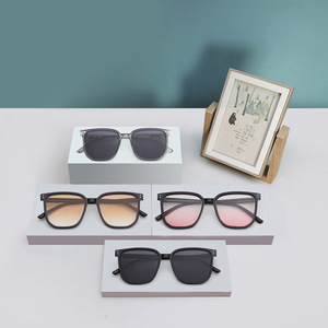 Gafas de sol cuadradas con degradado de atardecer para mujer, tipo 3, protección UV, montura rosa, lentes de PC, origen Taizhou - Product Image 4
