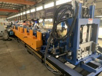 Machine de formage de profilés en C et en Z entièrement automatique à haute productivité, à commande PLC, à entraînement moteur, avec rouleaux de 260 mm de diamètre