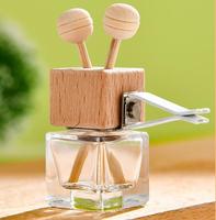 Bouteille de parfum pour voiture vide ronde avec logo personnalisé, diffuseur de parfum pour voiture en verre noir avec couvercle en bois noir