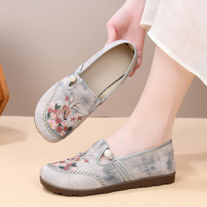 Meilleures ventes Nouveauté Printemps Chaussures Hanfu brodées Chaussures en tissu style ancien Pékin Chaussures décontractées pour femmes Style ethnique Chaussures respirantes monocouche - Product Image 4