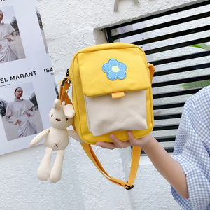กระเป๋าโทรศัพท์แบบสะพายข้างสุดหรู OEM ODM แบบสั่งทำพิเศษ ดีไซน์ทันสมัยสไตล์ Messenger พร้อมลายปักดอกไม้ ตกแต่งด้วยผ้าแคนวาส - Product Image 2